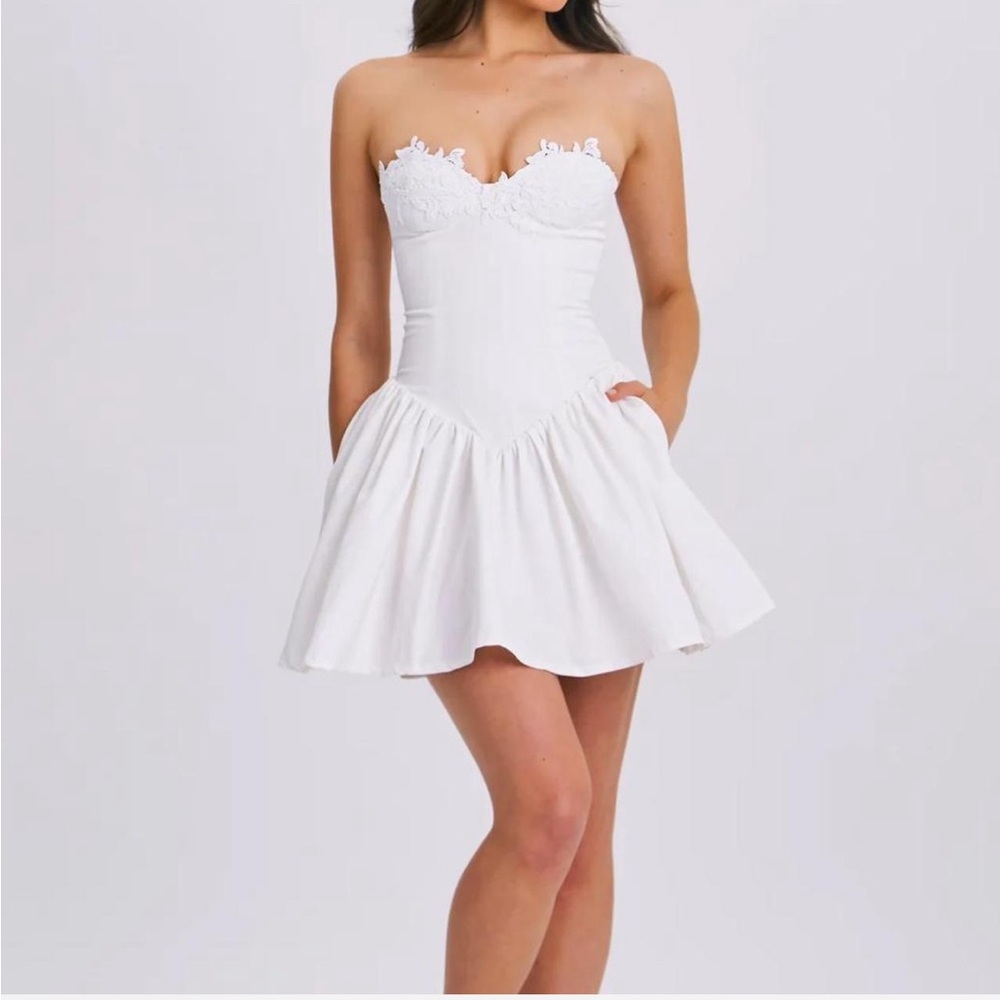 Elegant White Strapless Dress